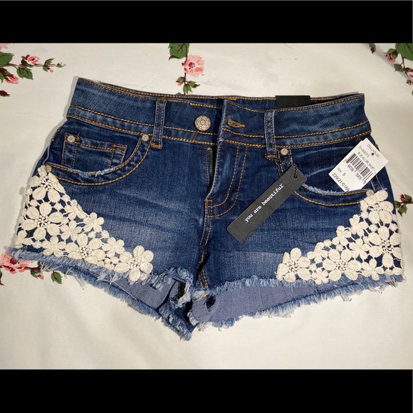 BOHO Flower Shorts - Picture 2 of 6